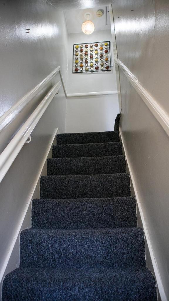 Hilltop Place , Parkway M1 J33